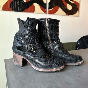 Freebird Carlito - Black Textured Women's Ankle Boots